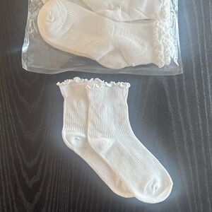 White Ruffle Ankle Socks - 6 Pairs